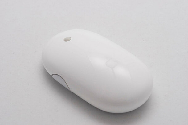 分解不要！Apple マウスのボールを簡単に掃除する方法。